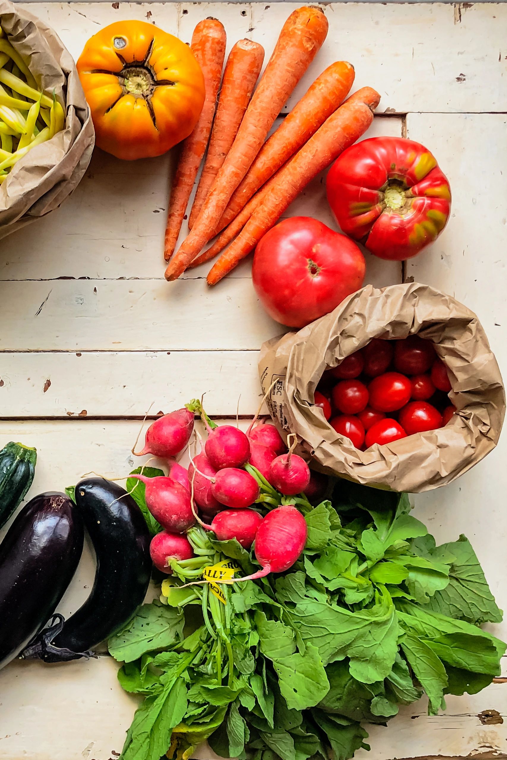 Colorful assortment of fresh vegetables arranged in a circle